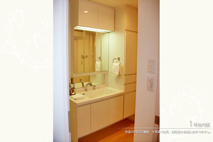 Bathroom.  [No. 1 destination] [Introspection Photo] 2013 May shooting  ※ Photos furniture ・ Furnishings are not included in the price.