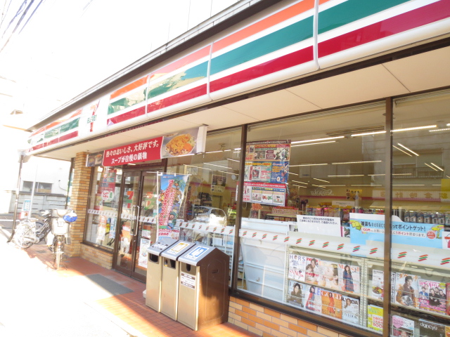 Convenience store. Seven-Eleven Bunkyo Sengoku 1-chome to (convenience store) 555m