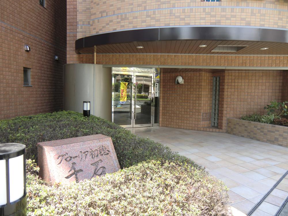 Entrance. Common areas