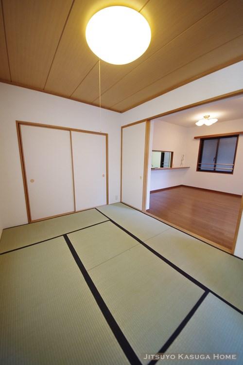 Non-living room. If open the door will be living and lead open-minded spacious space