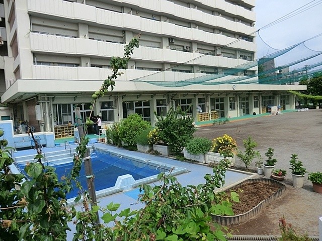 kindergarten ・ Nursery. Komagome third nursery school (kindergarten ・ 329m to the nursery)