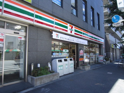 Convenience store. 210m to Seven-Eleven (convenience store)