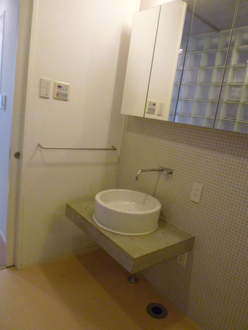 Washroom. Wash basin