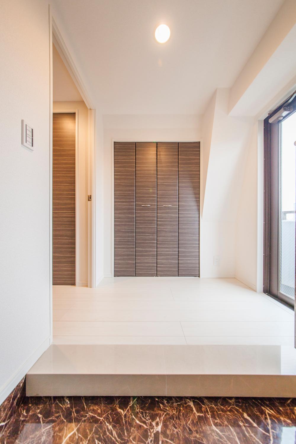 Entrance. Local (11 May 2013) Shooting