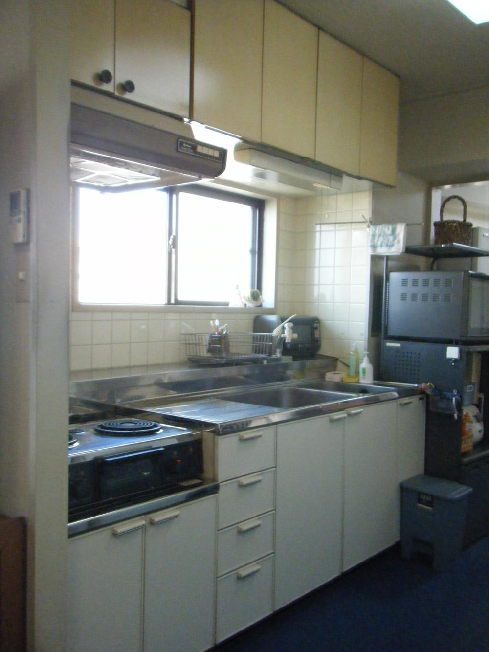 Kitchen. Indoor (11 May 2013) Shooting