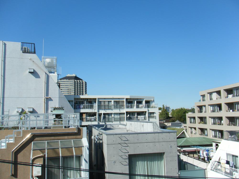 View photos from the dwelling unit. View from the site (November 2013) Shooting