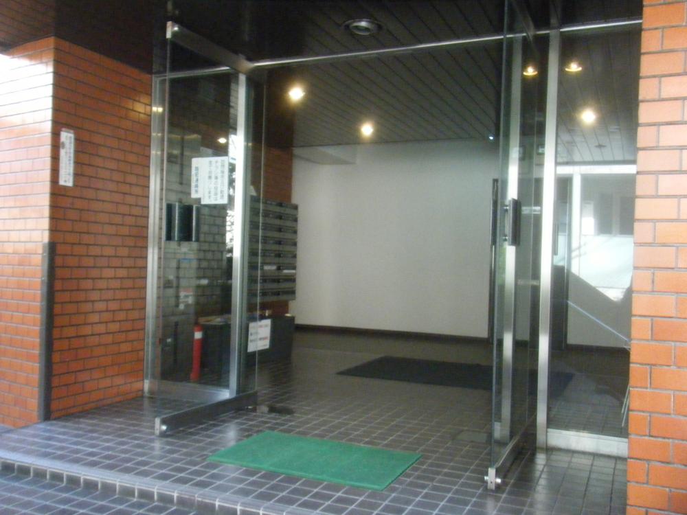 Entrance. Local (11 May 2013) Shooting