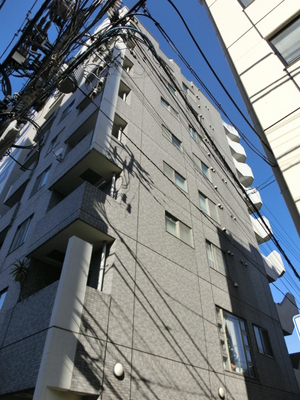 Building appearance. Sendagi Station 4 minutes, Nishinippori 6 minutes, Nippori Station 9 minutes