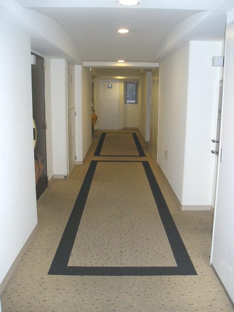 Other common areas. Inner hallway