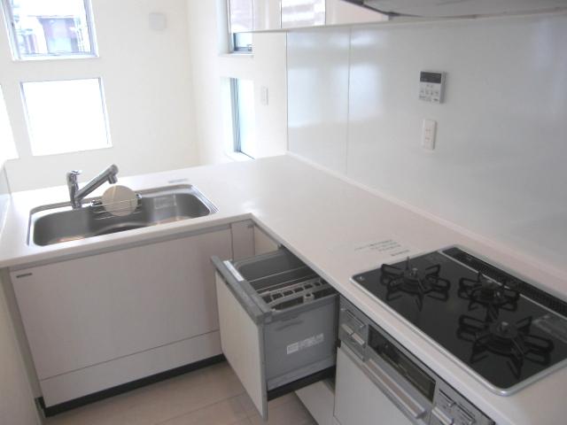 Kitchen. It is a functional L-shaped kitchen. 