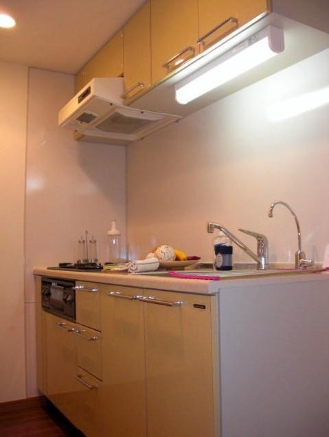 Kitchen. 3-burner stove