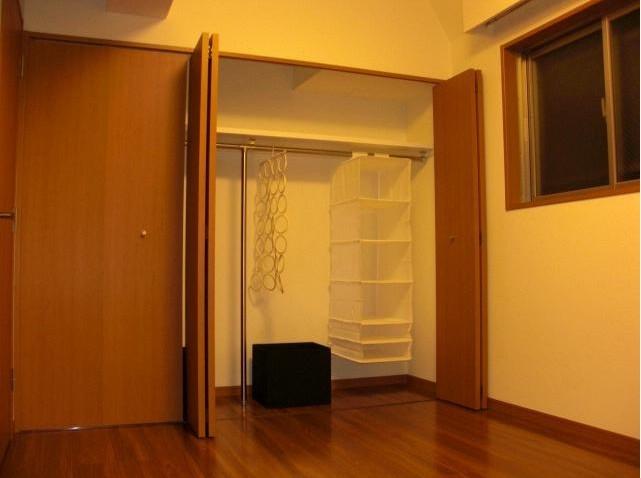 Non-living room. Easy to organize!