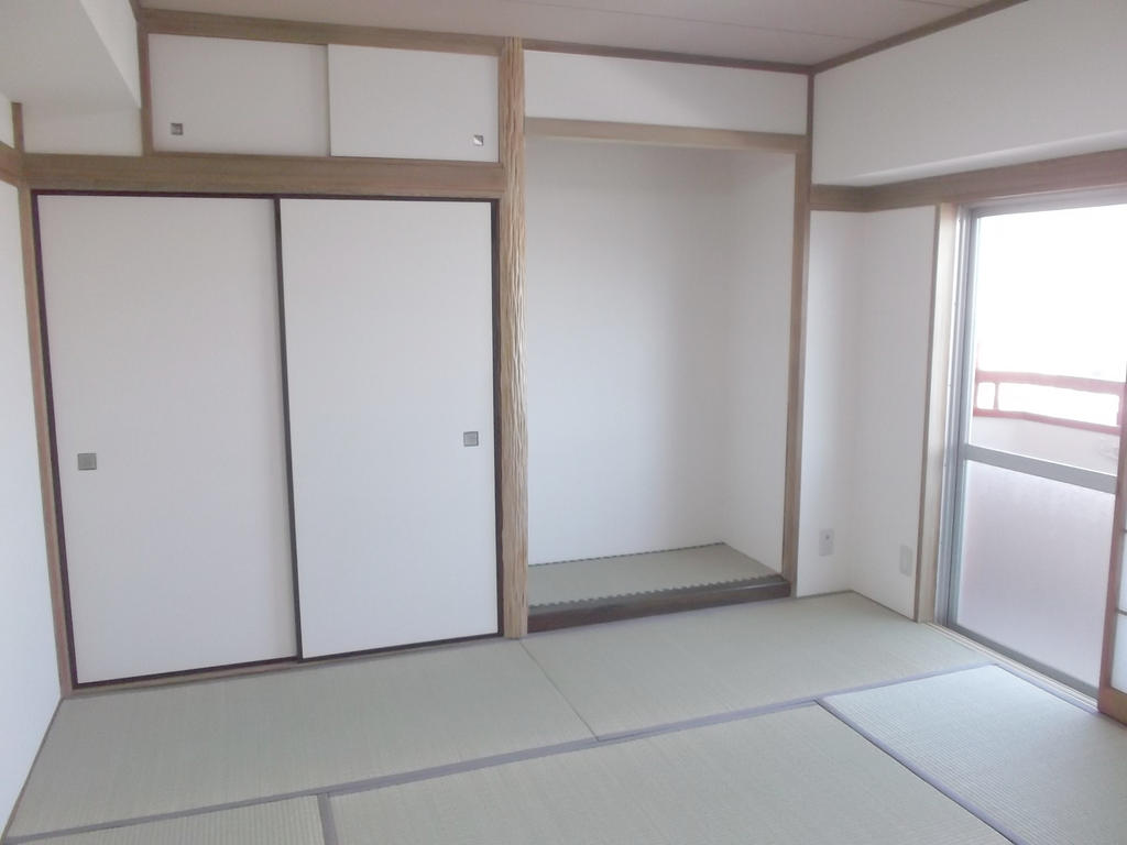 Living and room. Japanese-style room 6 quires