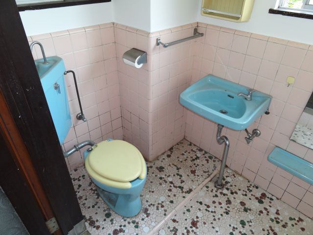 Washroom. Wash
