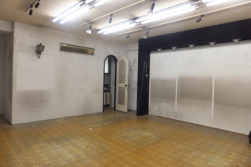 Non-living room. Indoor (June 2013) Photo: skeleton before