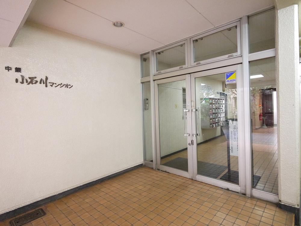 Entrance. Common areas