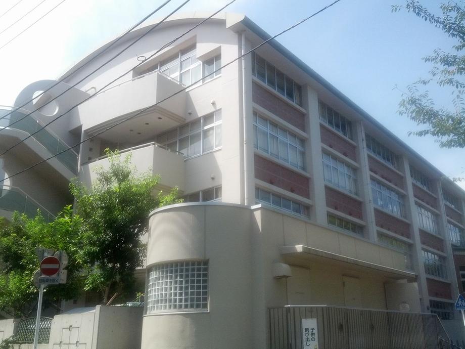 Primary school. Kubomachi to elementary school 457m