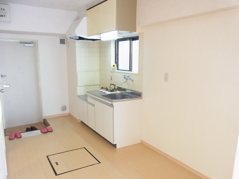 Living and room. ◇ ◆ Dining table ・ Wide space in which the cupboard put ◇ ◆