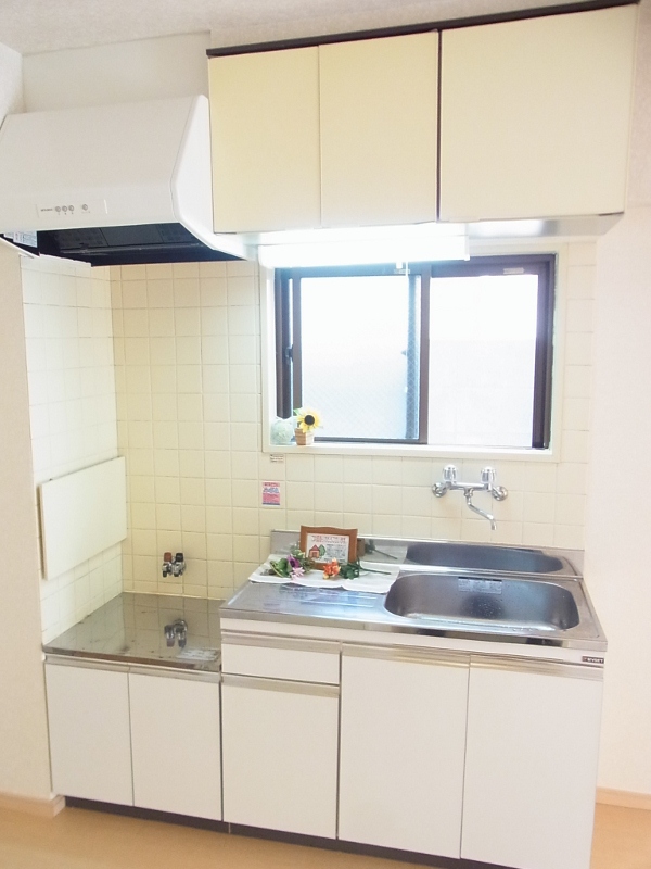 Kitchen.  ■ 2 lot gas stoves correspondence / Cooking space spacious ■