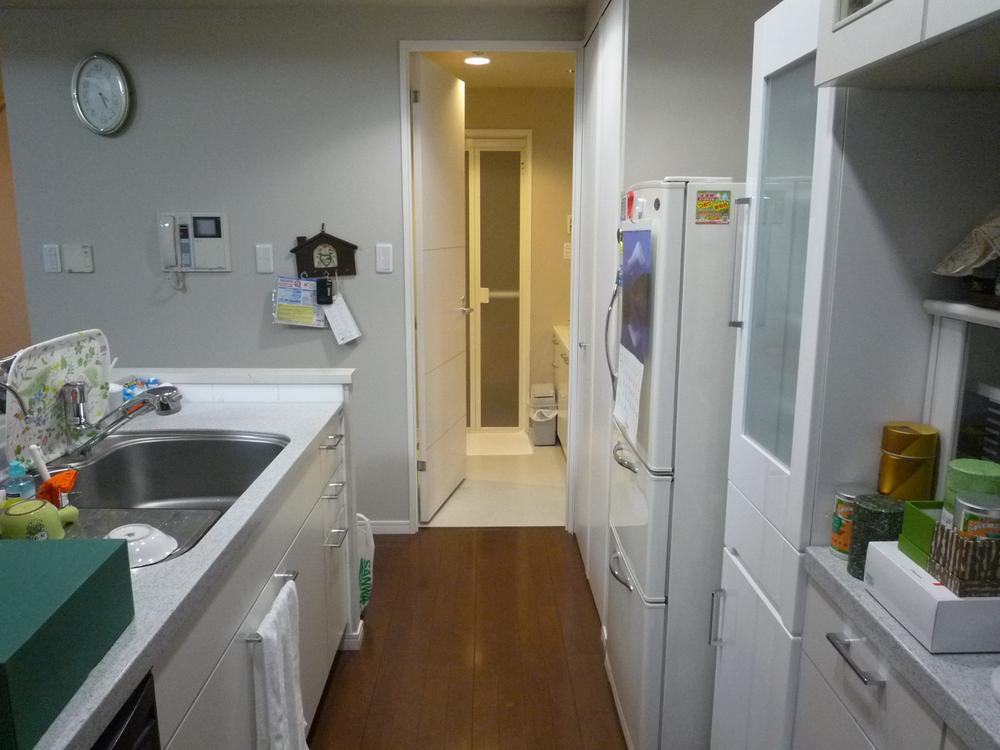 Kitchen. Indoor (12 May 2013) Shooting