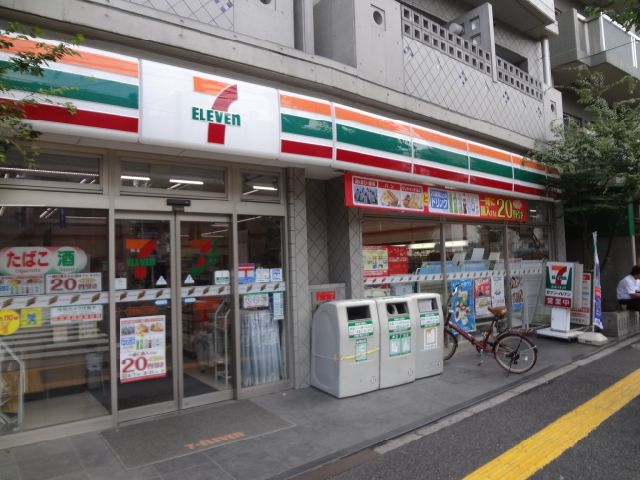 Convenience store. 500m to Seven-Eleven (convenience store)