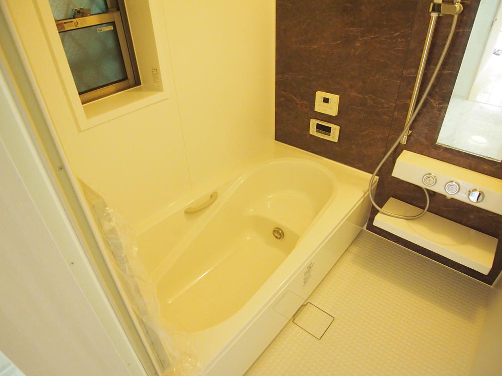 Bathroom. Indoor (10 May 2013) Shooting