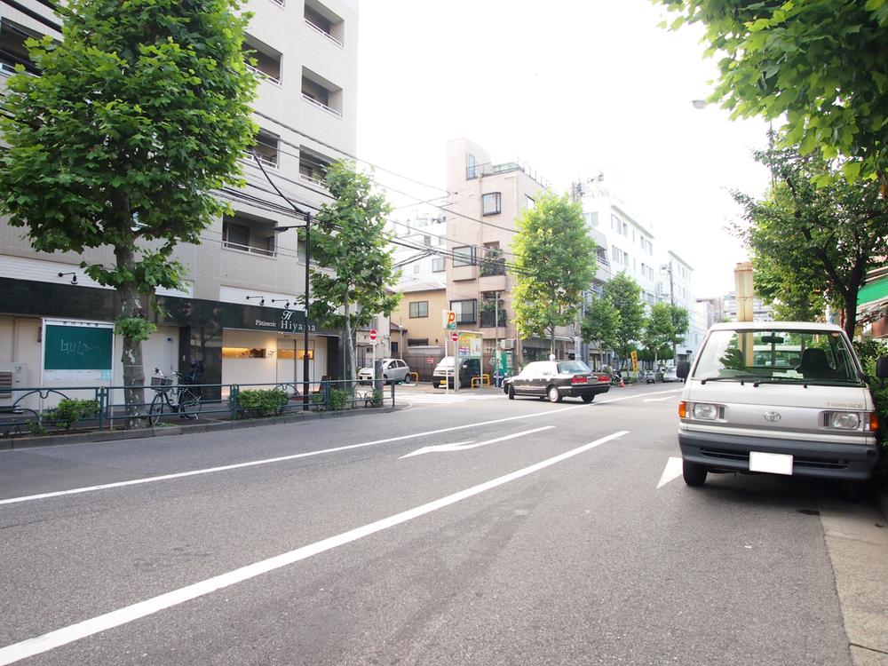 Local photos, including front road. Local (10 May 2013) Shooting