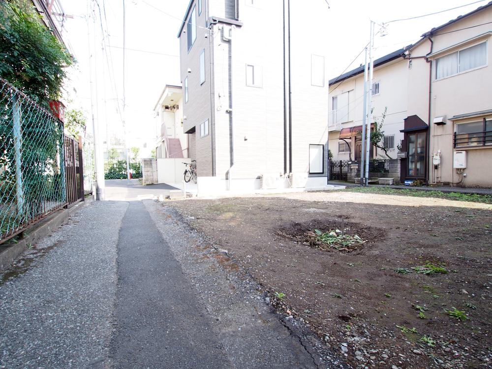 Local photos, including front road. Local (11 May 2013) Shooting