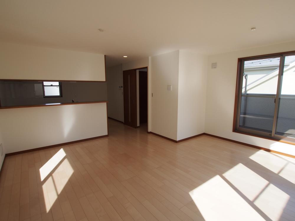 Same specifications photos (living). Same specifications living