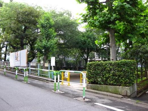 park. 817m until Otsuka Nakamachi Park (park)