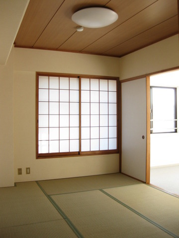 Living and room. Japanese-style room (about 6 quires)