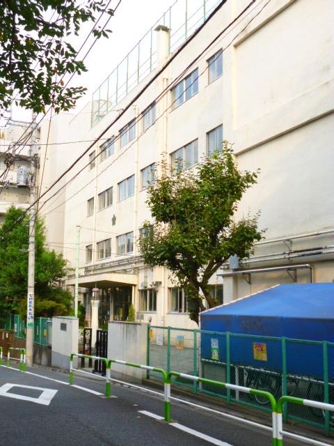 Primary school. 288m until Otsuka Elementary School