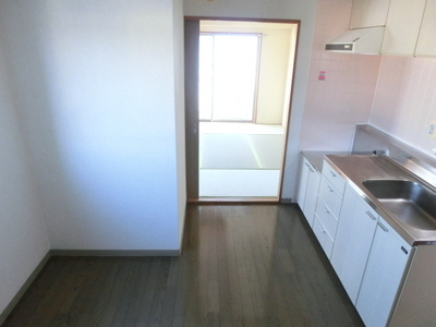 Other room space. 6 Pledge dining kitchen