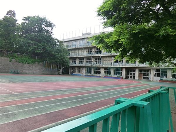 Primary school. 504m to Bunkyo Tatsuyubiketani elementary school