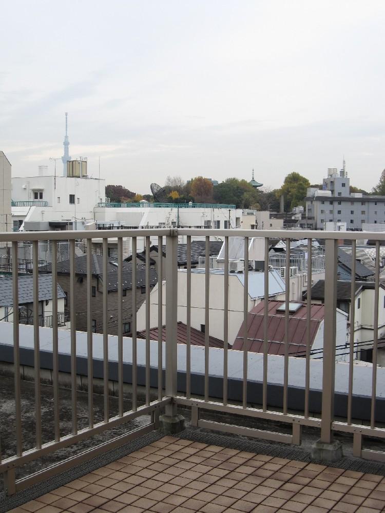 View photos from the dwelling unit. View from the site (November 2013) Shooting