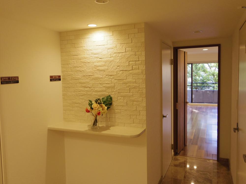 Entrance. Local (11 May 2013) Shooting