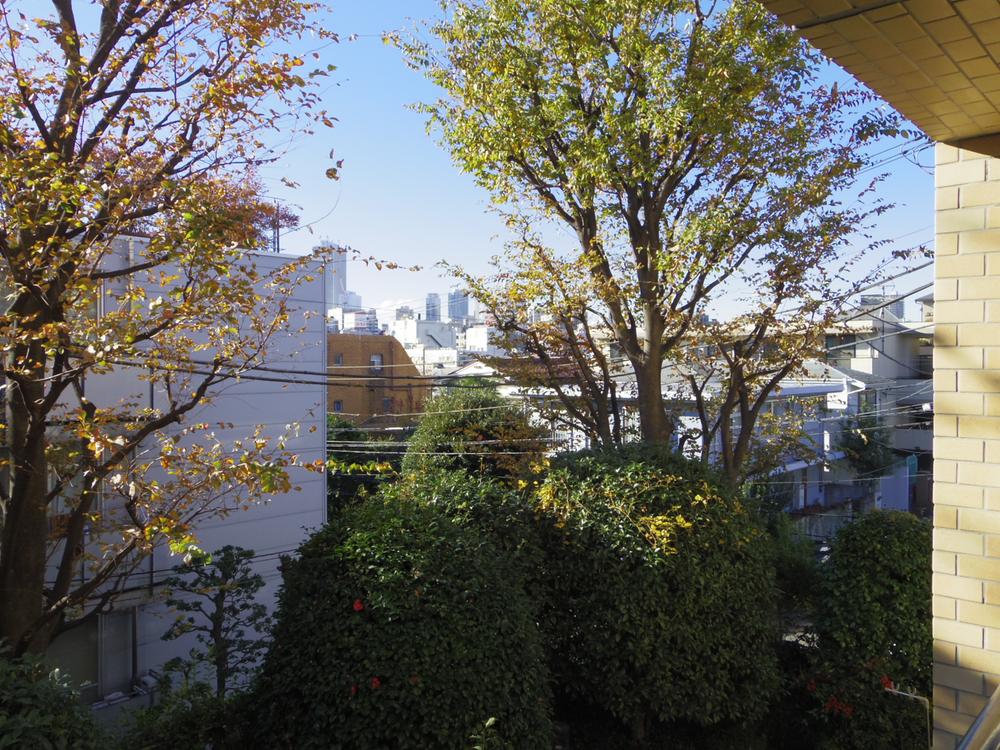 View photos from the dwelling unit. View from the site (November 2013) Shooting