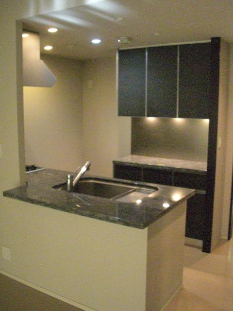 Kitchen. And spot lighting is installed, It becomes a stylish space. Storage was put in the option