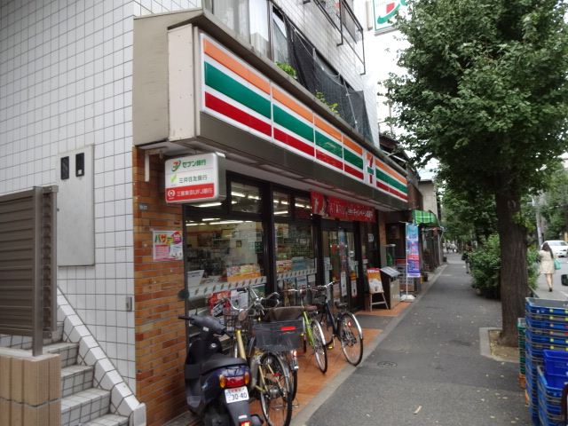 Convenience store. 90m until the Seven-Eleven (convenience store)