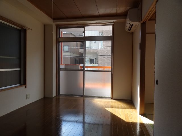 Living and room. Flooring
