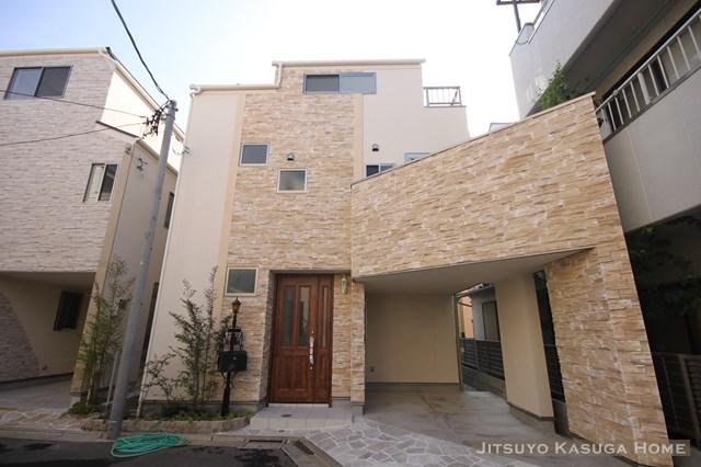 Local photos, including front road. 5 Building appearance