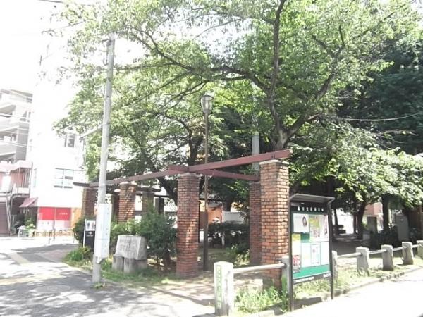 park. 10m to the park