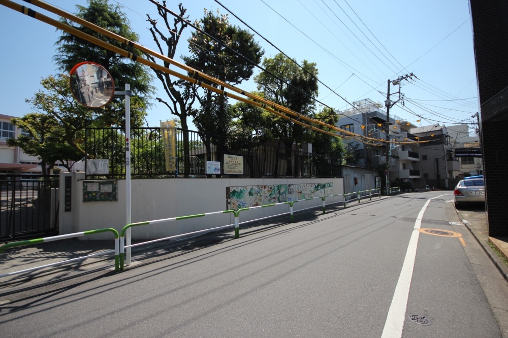 Primary school. Sugamo to elementary school (elementary school) 812m