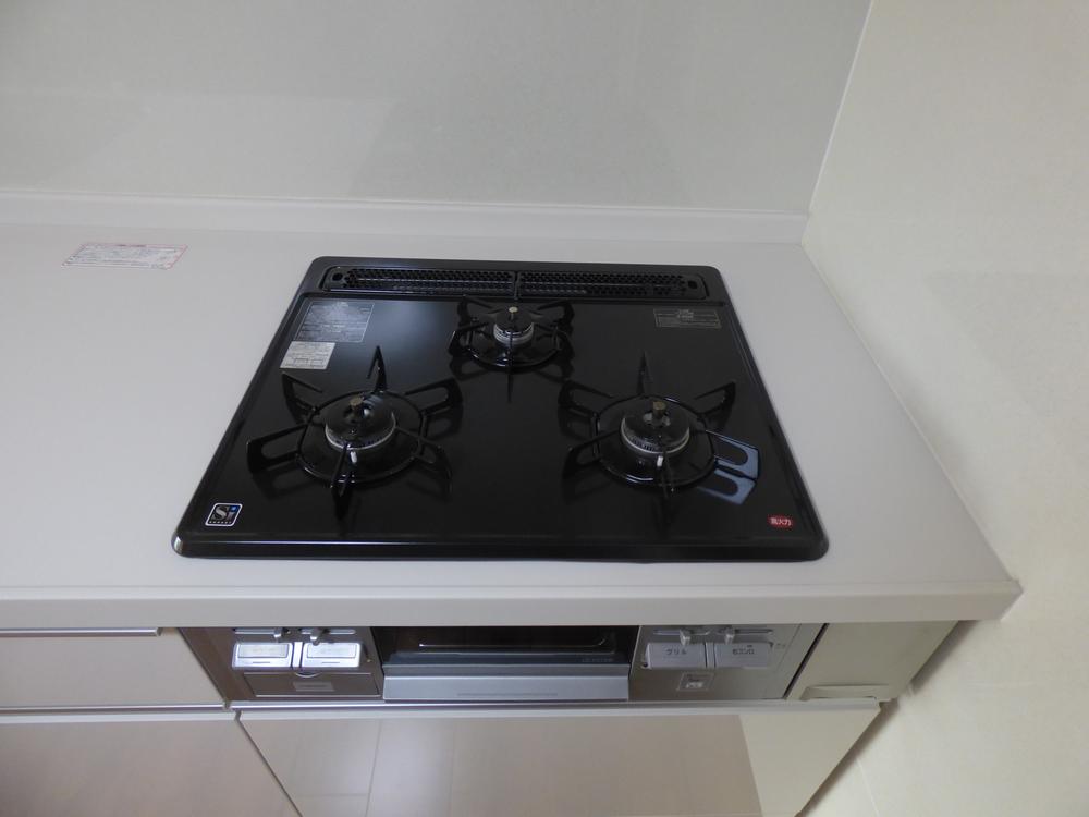 Kitchen. Three-necked stove