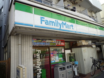 Convenience store. 500m to Family Mart (convenience store)