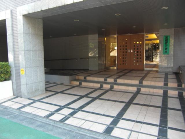 Entrance. Common areas