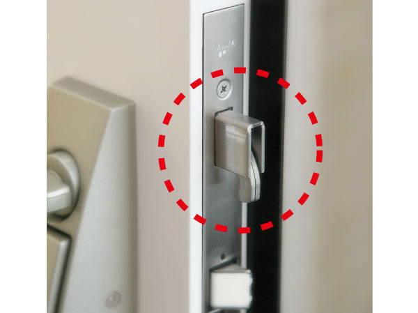 Security.  [Of high-strength sickle dead] Since the entrance door is equipped with a sickle dead, It is also effective against violent incorrect lock method using the destruction tool bar, etc.. (Same specifications)