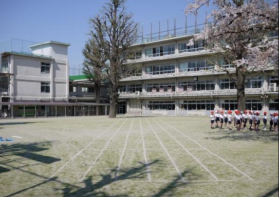 Primary school. Masayuki up to elementary school (elementary school) 572m