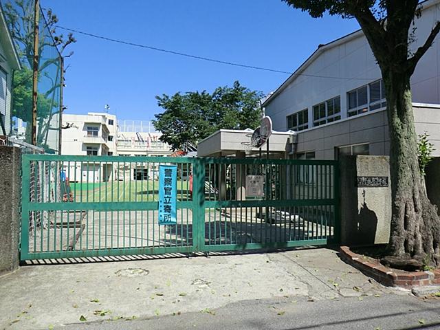Primary school. 581m to Bunkyo Tatsurin cho Elementary School