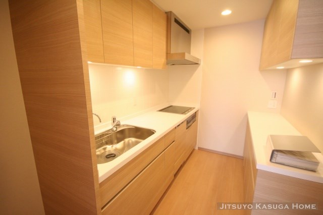 Kitchen. ※ Another floor plan is a reference image